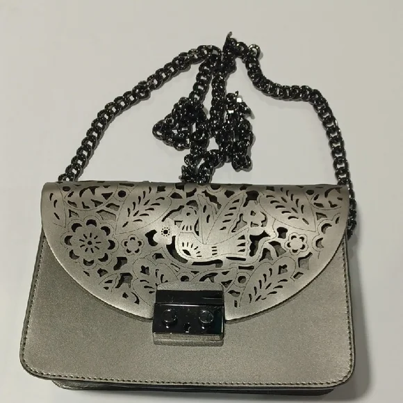 Chic Metallic Crossbody Bag with Gunmetal Chain Strap - Picture 1 of 7